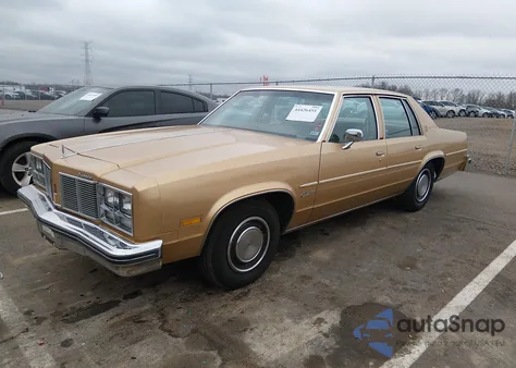 1977 Oldsmobile Delta 88 z USA, uszkodzony, nr VIN 3N69L7X228938
